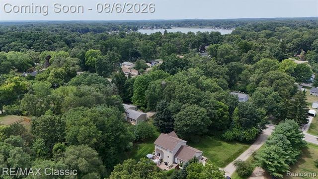 8655 Pettysville Road, Pinckney, MI 48169