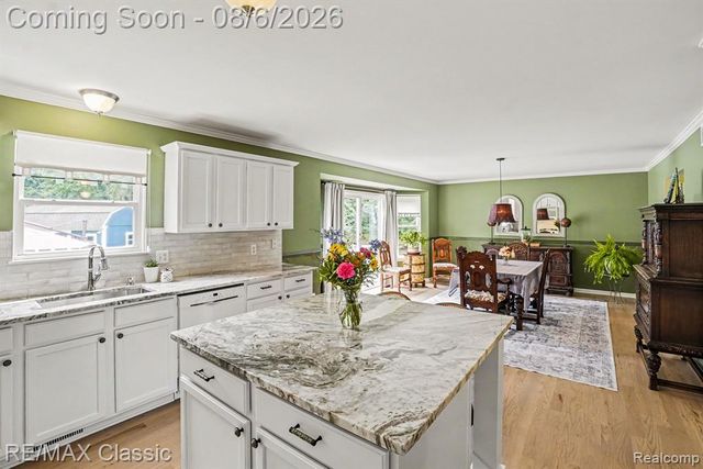 8655 Pettysville Road, Pinckney, MI 48169