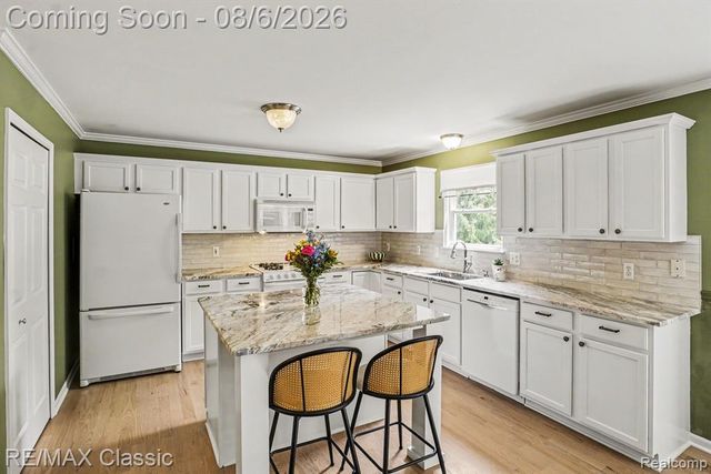 8655 Pettysville Road, Pinckney, MI 48169