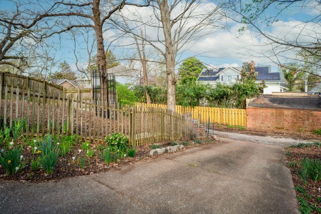 1009 Winthrop Street, Chattanooga, TN 37405