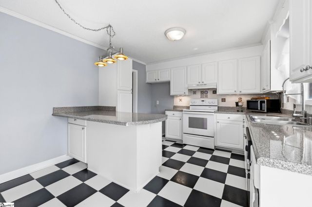 7 Balmoral Court, Greenville, SC 29611