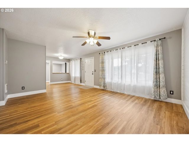15445 Se STEPHENS Ct, Portland, OR 97233