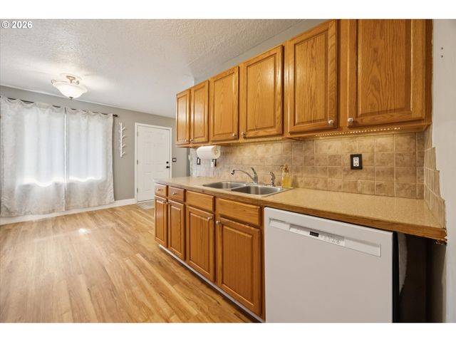 15445 Se STEPHENS Ct, Portland, OR 97233