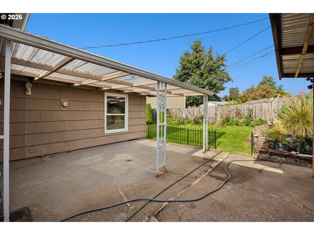 15445 Se STEPHENS Ct, Portland, OR 97233