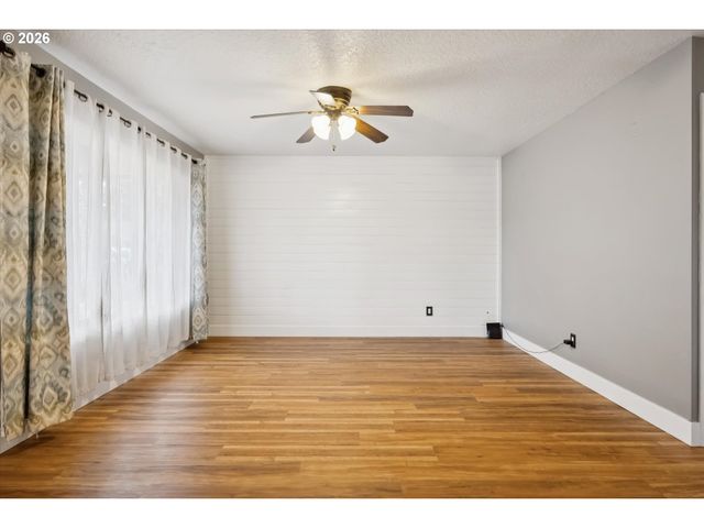 15445 Se STEPHENS Ct, Portland, OR 97233