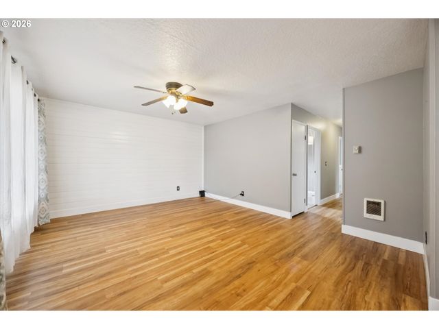15445 Se STEPHENS Ct, Portland, OR 97233