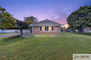 32 Lebed Drive, Franklin, NJ 08873