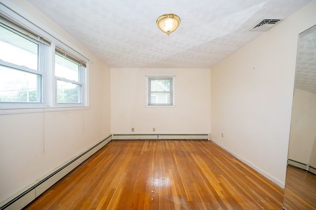 27 Chevy Chase Rd, Worcester, MA 01606