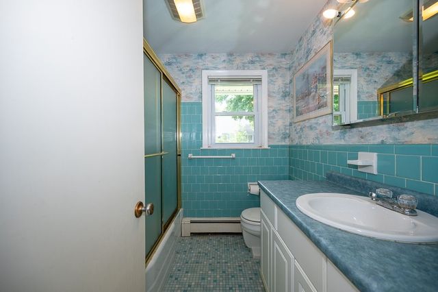 27 Chevy Chase Rd, Worcester, MA 01606