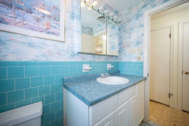 27 Chevy Chase Rd, Worcester, MA 01606