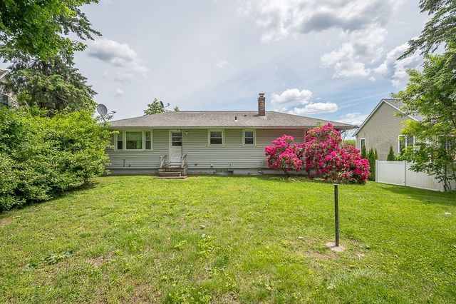 27 Chevy Chase Rd, Worcester, MA 01606