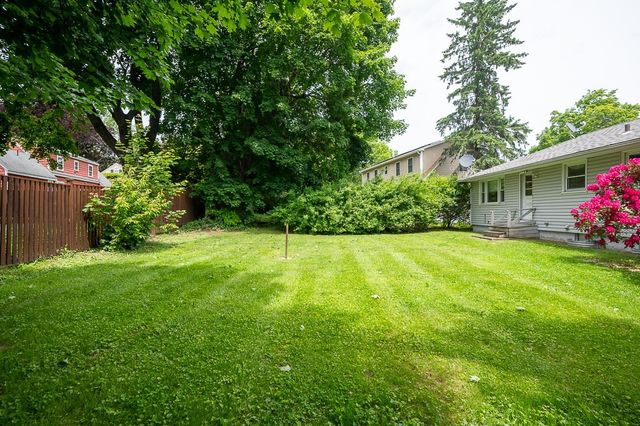 27 Chevy Chase Rd, Worcester, MA 01606