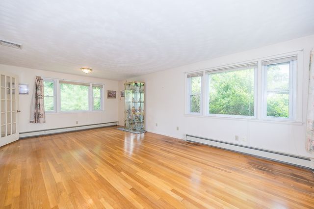 27 Chevy Chase Rd, Worcester, MA 01606