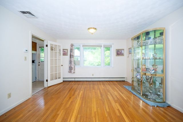 27 Chevy Chase Rd, Worcester, MA 01606
