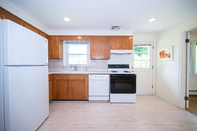 27 Chevy Chase Rd, Worcester, MA 01606