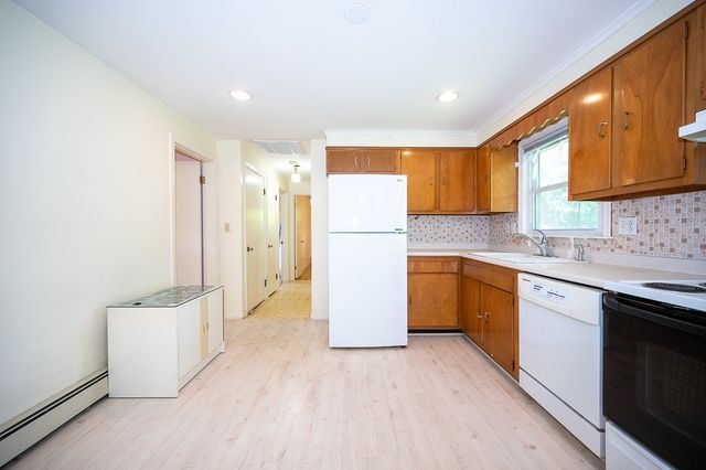 27 Chevy Chase Rd, Worcester, MA 01606