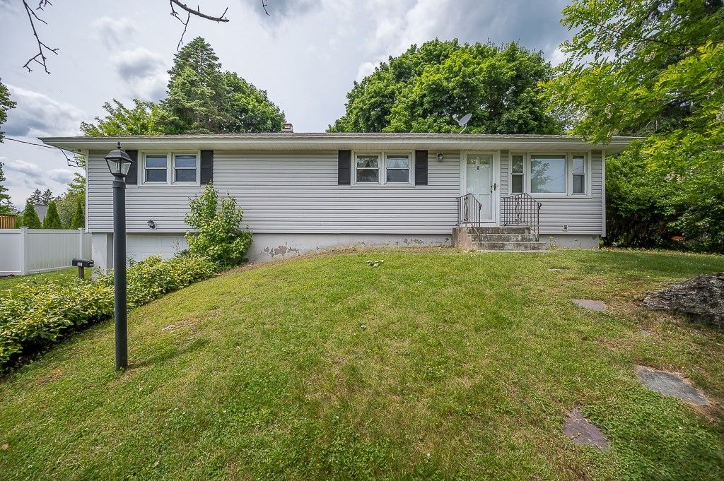 27 Chevy Chase Rd, Worcester, MA 01606