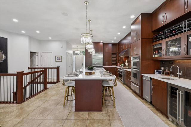 5275 Glen Oaks Way, West Des Moines, IA 50266