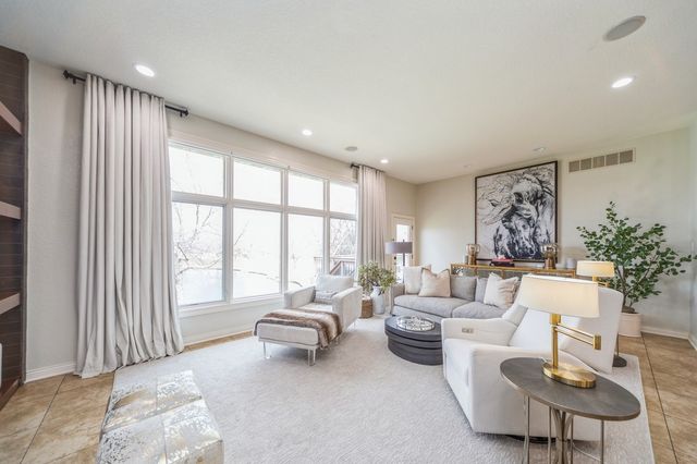 5275 Glen Oaks Way, West Des Moines, IA 50266