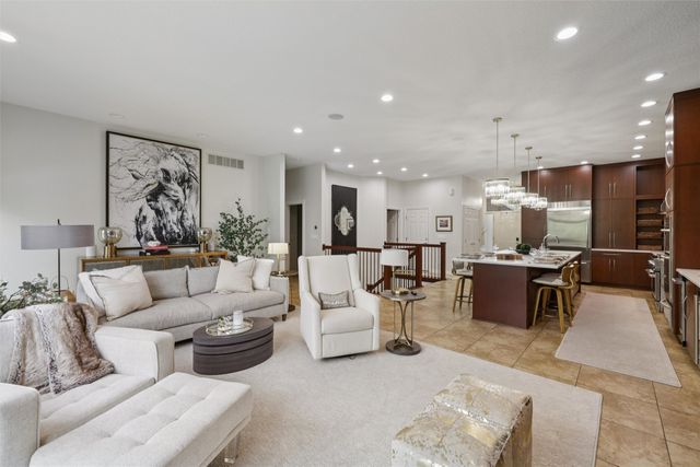 5275 Glen Oaks Way, West Des Moines, IA 50266