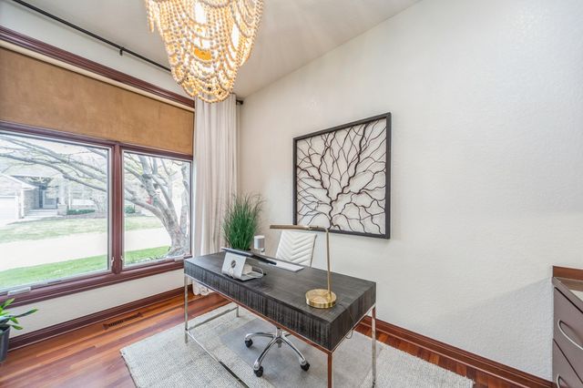 5275 Glen Oaks Way, West Des Moines, IA 50266