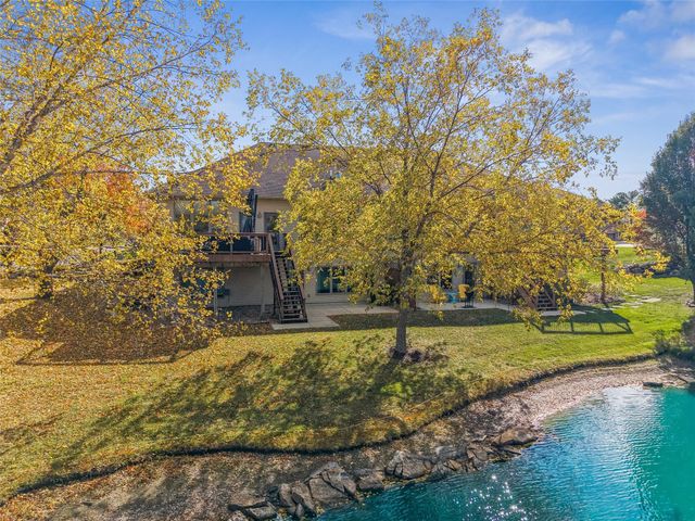 5275 Glen Oaks Way, West Des Moines, IA 50266