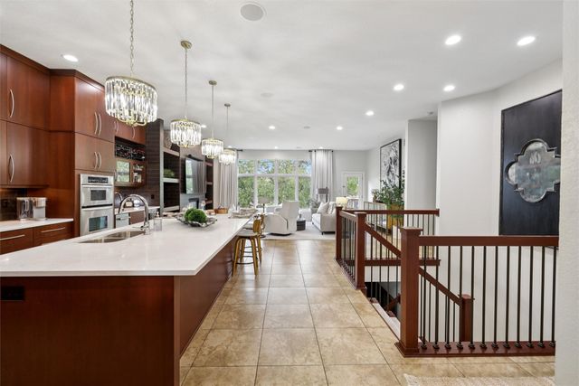 5275 Glen Oaks Way, West Des Moines, IA 50266