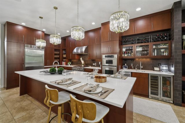 5275 Glen Oaks Way, West Des Moines, IA 50266