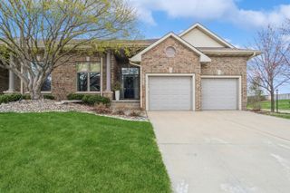 5275 Glen Oaks Way, West Des Moines, IA 50266