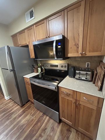 1818 S Lakeshore BLVD 20, Austin, TX 78741