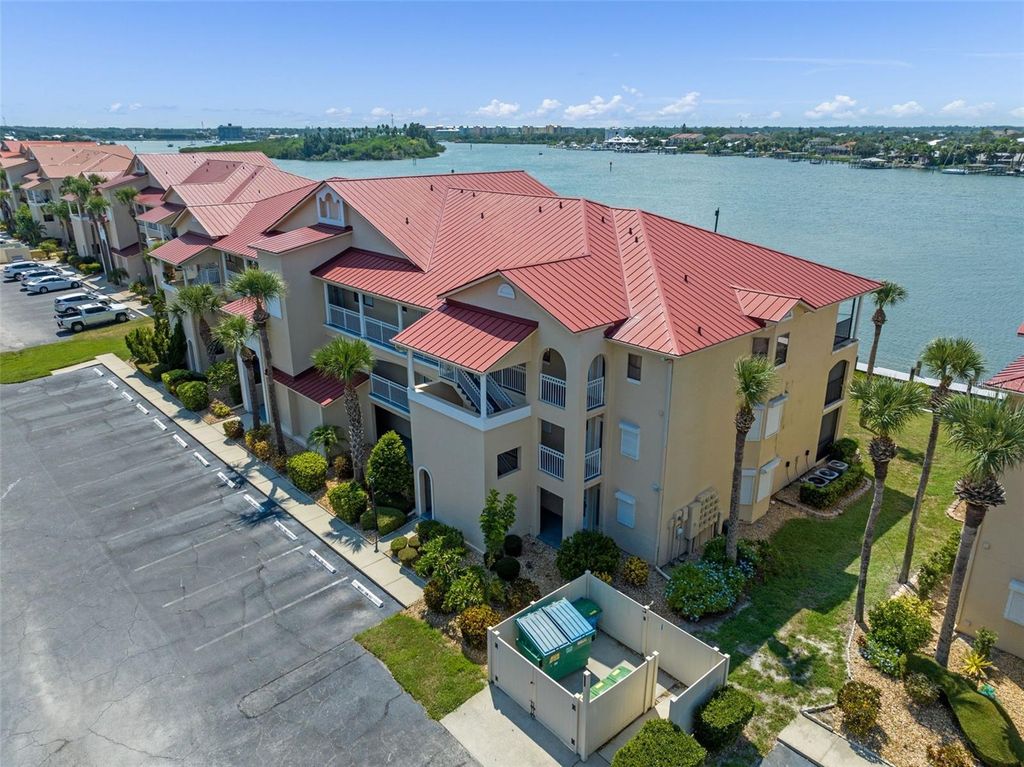 Image 25 of property listing at 442 BOUCHELLE DRIVE 203, New Smyrna Beach, FL 32169