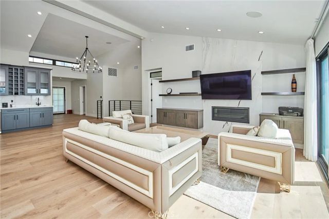 243 Notteargenta, Pacific Palisades, CA 90272