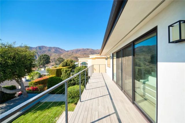 243 Notteargenta, Pacific Palisades, CA 90272