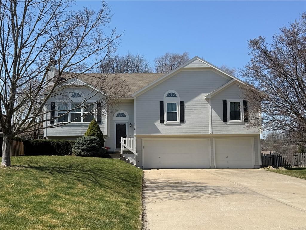 1116 NE WOODBURY Court, Lee's Summit, MO 64086