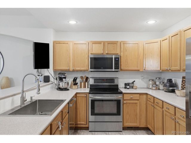 6607 S Forest Way E, Centennial, CO 80121