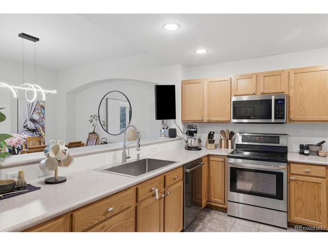 6607 S Forest Way E, Centennial, CO 80121