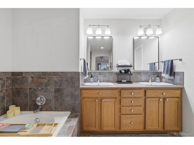 6607 S Forest Way E, Centennial, CO 80121