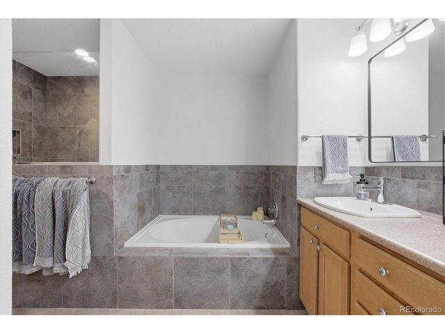 6607 S Forest Way E, Centennial, CO 80121