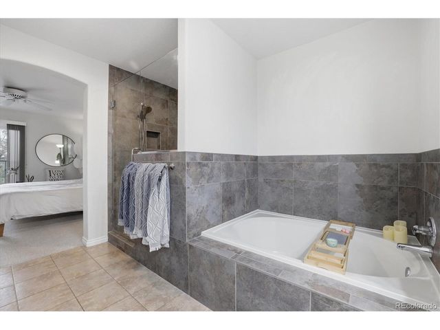 6607 S Forest Way E, Centennial, CO 80121