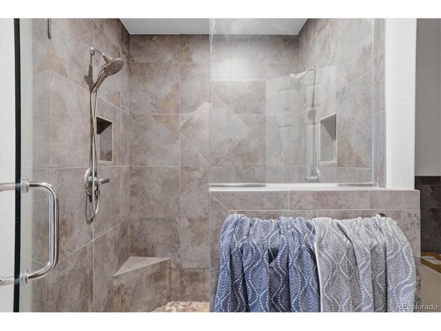 6607 S Forest Way E, Centennial, CO 80121