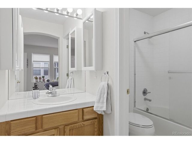 6607 S Forest Way E, Centennial, CO 80121
