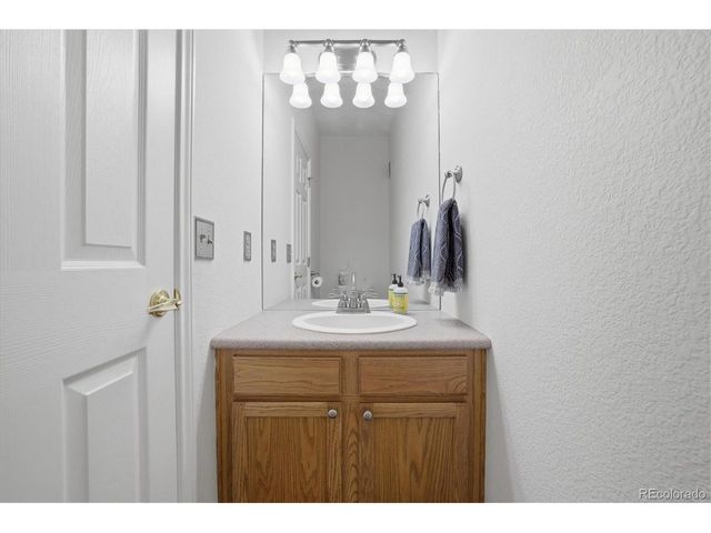 6607 S Forest Way E, Centennial, CO 80121