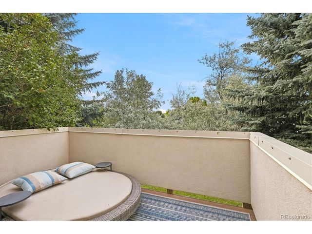 6607 S Forest Way E, Centennial, CO 80121
