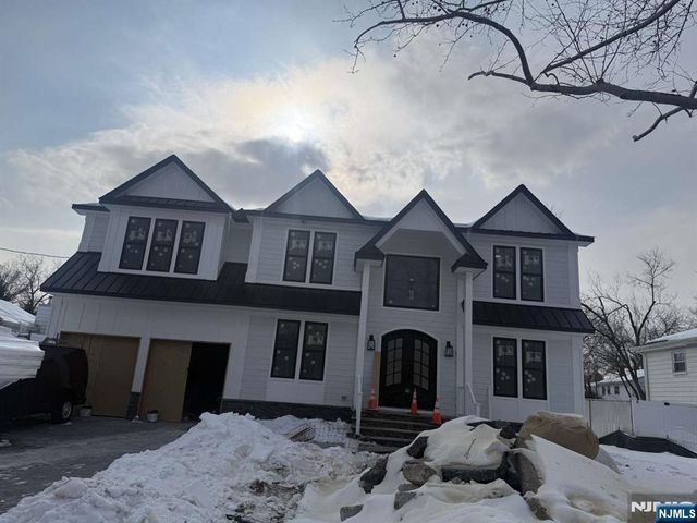 218 Mayfair Road, Paramus, NJ 07652