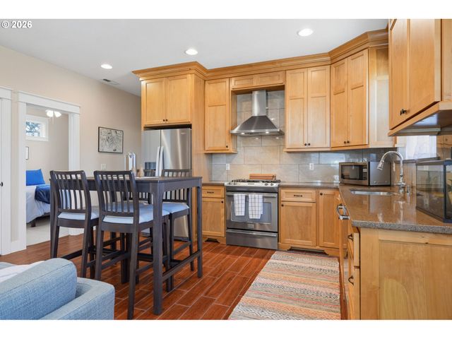 3833 Se 33RD Ave, Portland, OR 97202