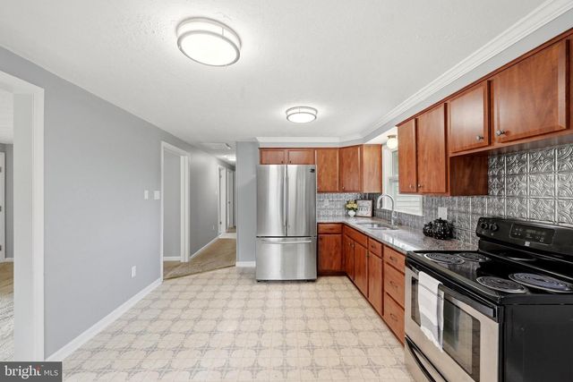 852 MCDONALD RD, Winchester, VA 22602