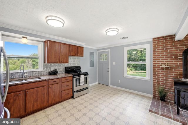 852 MCDONALD RD, Winchester, VA 22602
