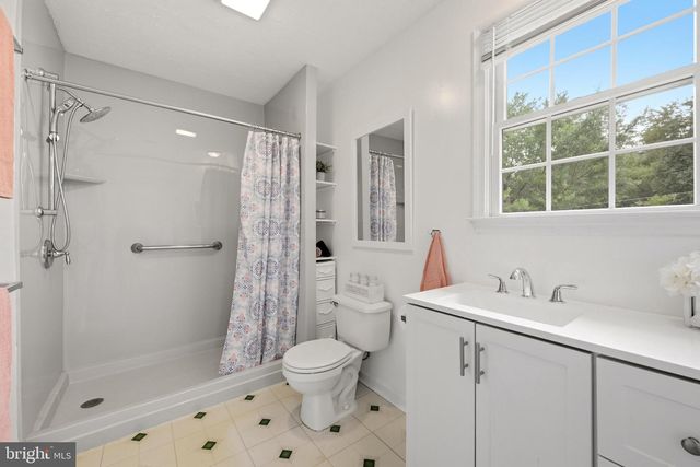 852 MCDONALD RD, Winchester, VA 22602