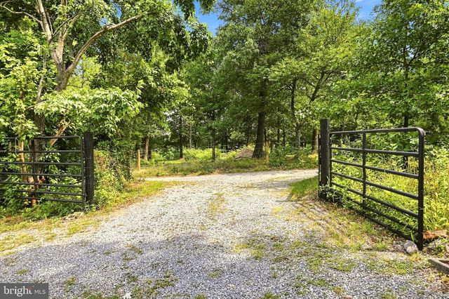 852 MCDONALD RD, Winchester, VA 22602