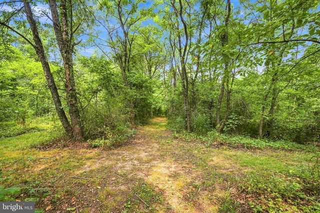 852 MCDONALD RD, Winchester, VA 22602